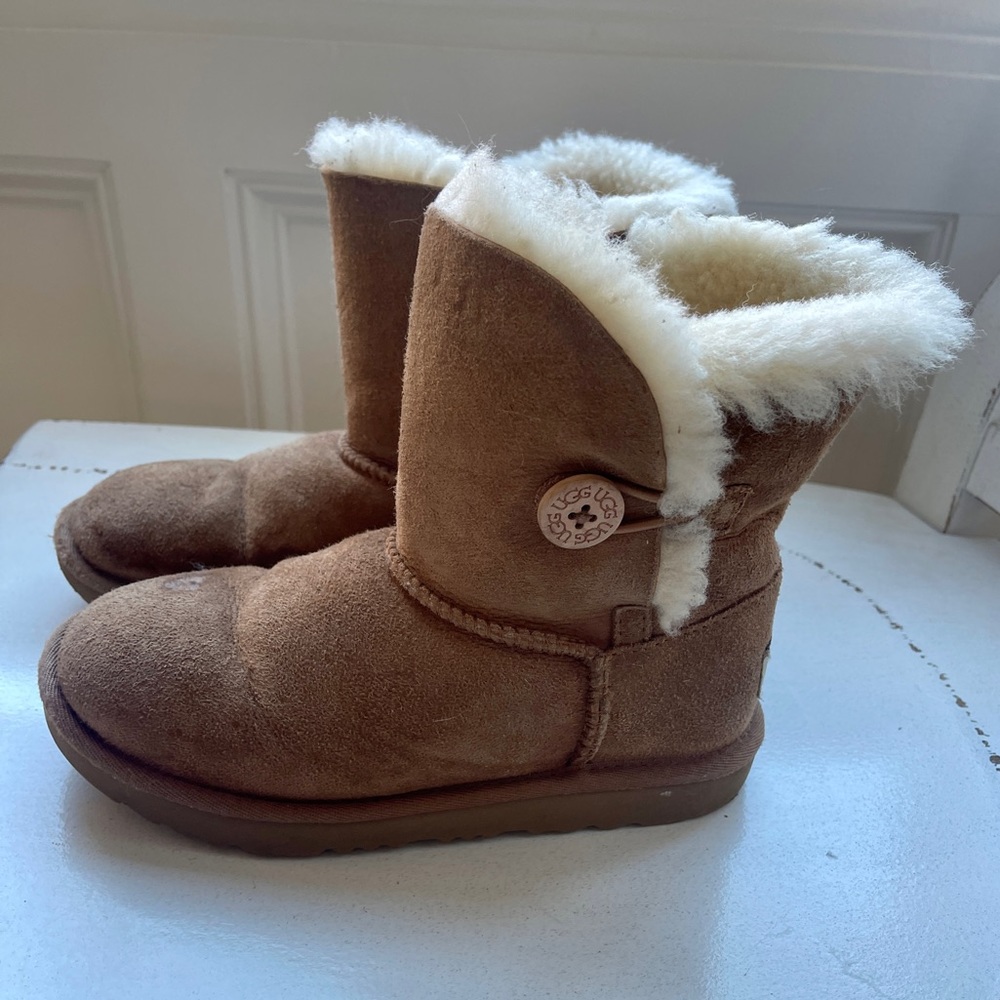 Used size 2 girl UGGS